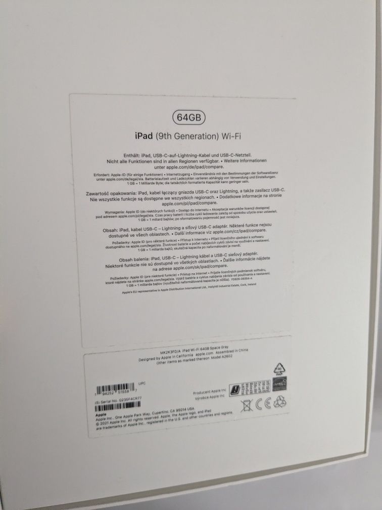 Pudełko iPad 9th generation 64 GB z naklejkami