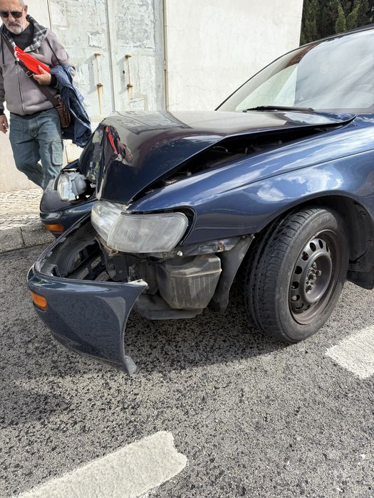 Toyota Corolla 95 - acidentado