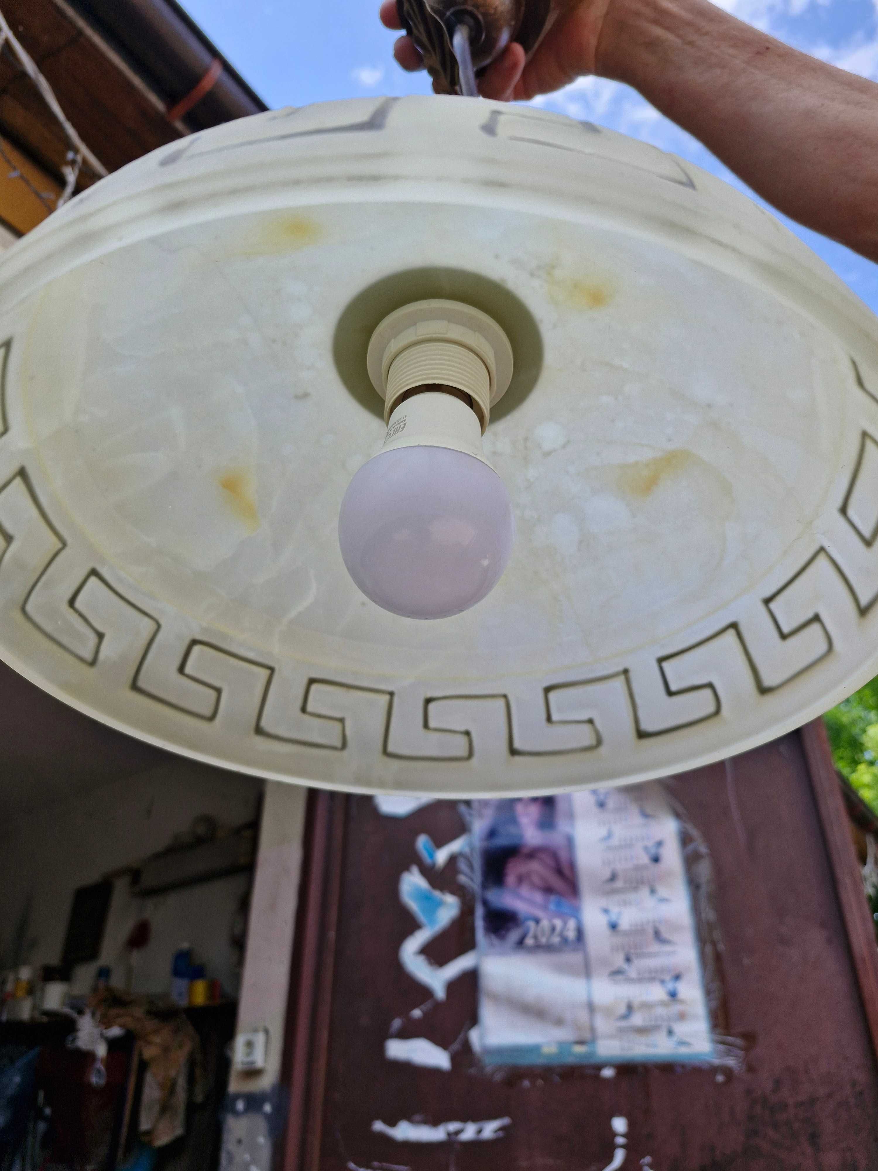 lampy wiszące z kloszami
