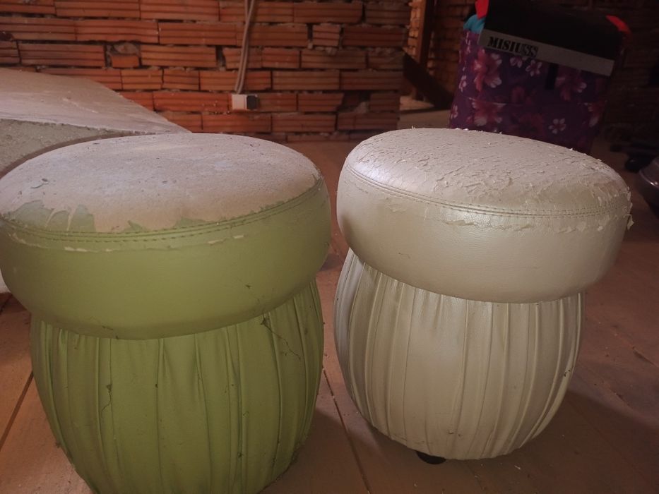 Пуфи з дермантину