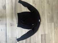 Czarny sweter Yves Saint Laurent z haftowanym logo