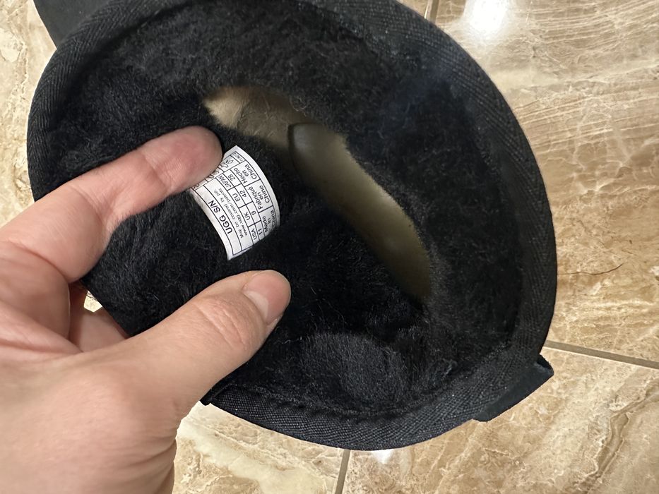 Тепленькі UGG у чорному кольорі 40-41 розмір 26,5 - 27 см