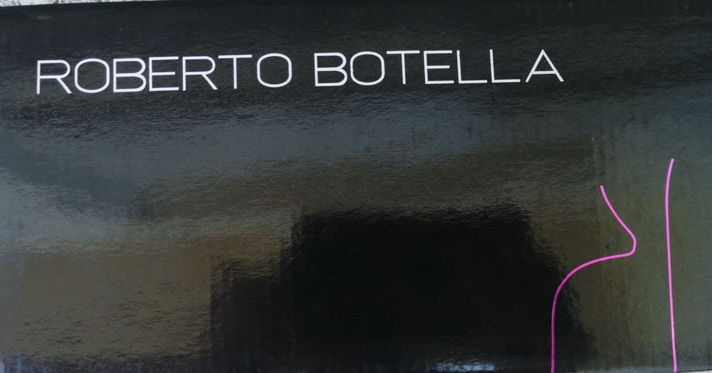 Sandália dourada. Roberto Botella