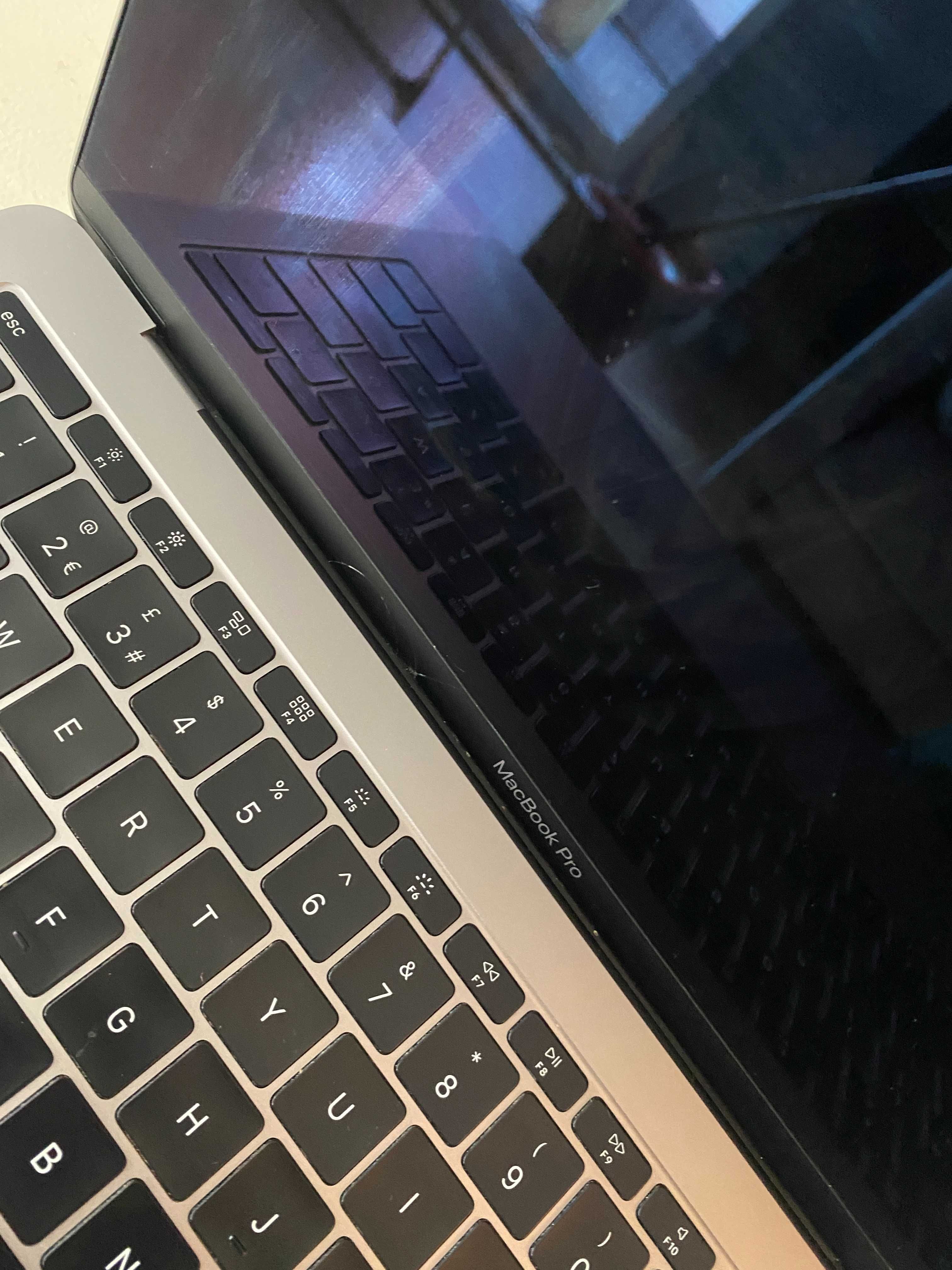 Macbook 13'3 Pro i5 256 8 GB SSD Space Grey  Model A1708