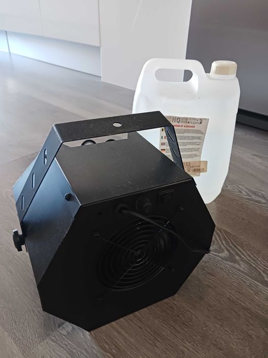 Máquina de bolas de sabão preta com líquido