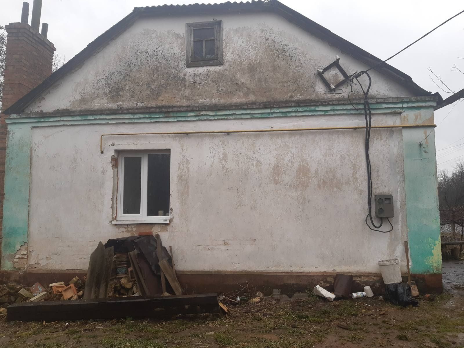 Будинок в селі біля річки