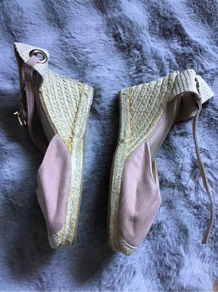 Espadryle na koturnie Dorothy Perkins