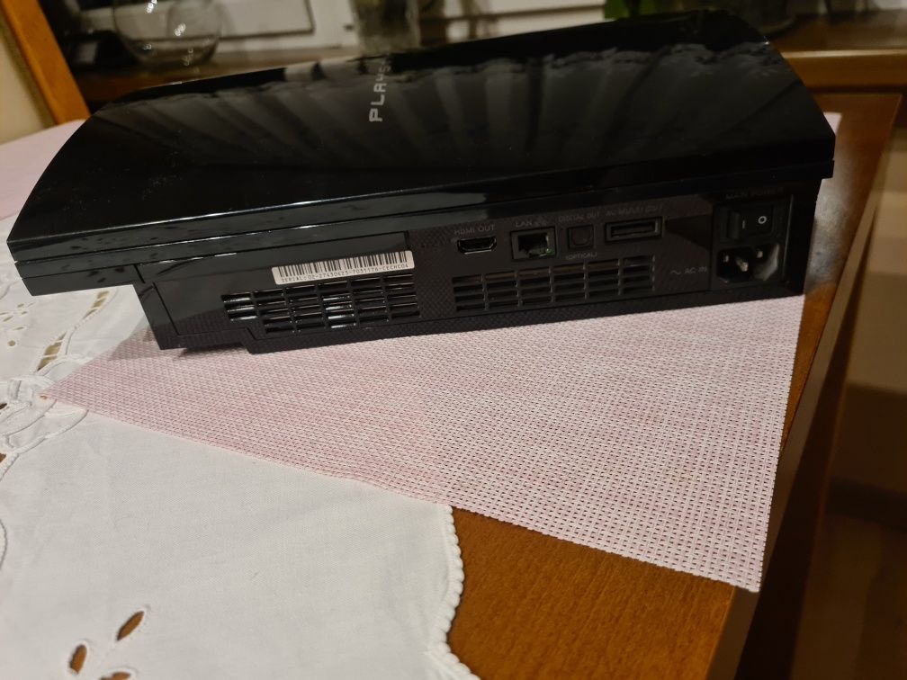Konsola PS3 model CECHC 04 kompatybilna wstecznie PS2,PS1