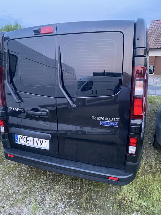 Wynajem busów osobowych 9 osób RENAULT TRAFIC  wersja LONG