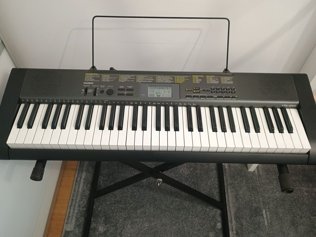 Keyboard Casio  CTK-1250 ze stojakiem