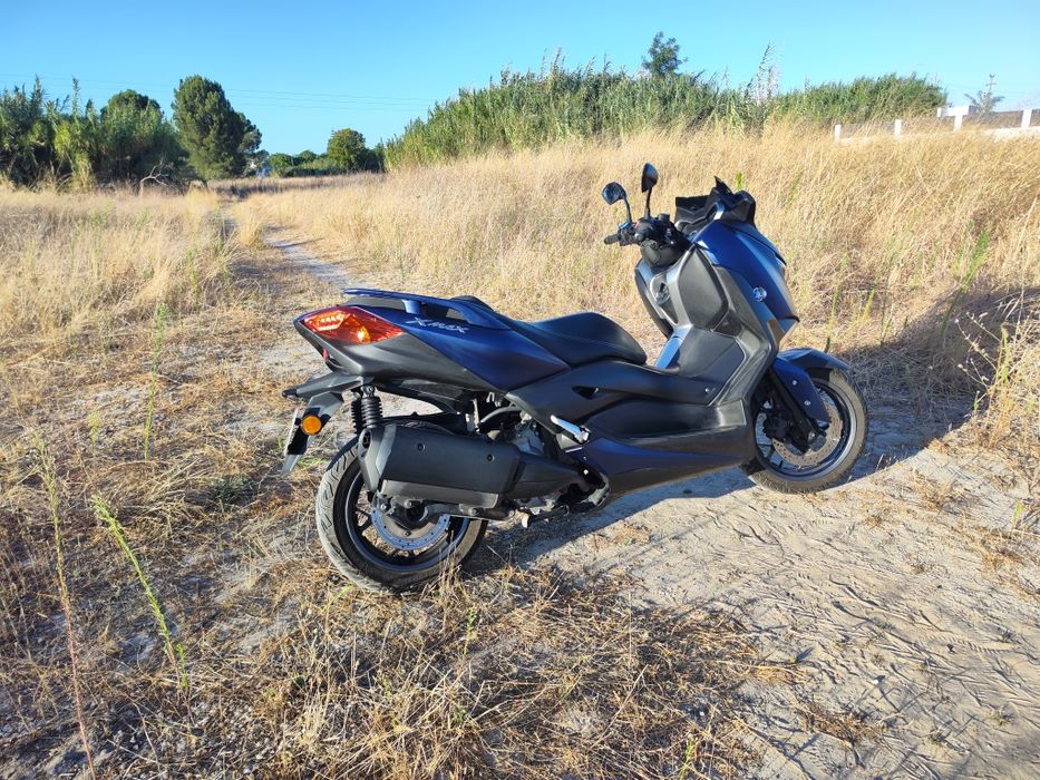 Yamaha Xmax 300 azul mate