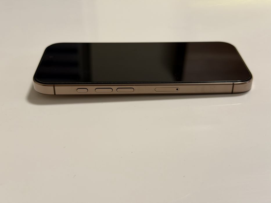 iPhone 16 Pro Desert Titanium Złoty