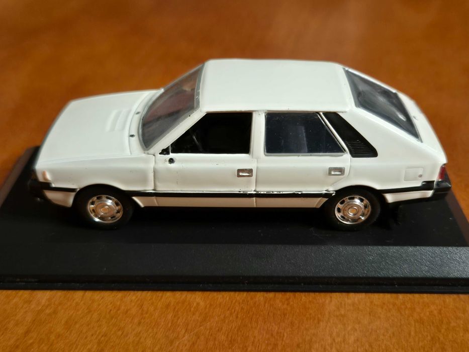 autka-Auta PRL-u złota kolekcja/nr4 (uszkodzony)