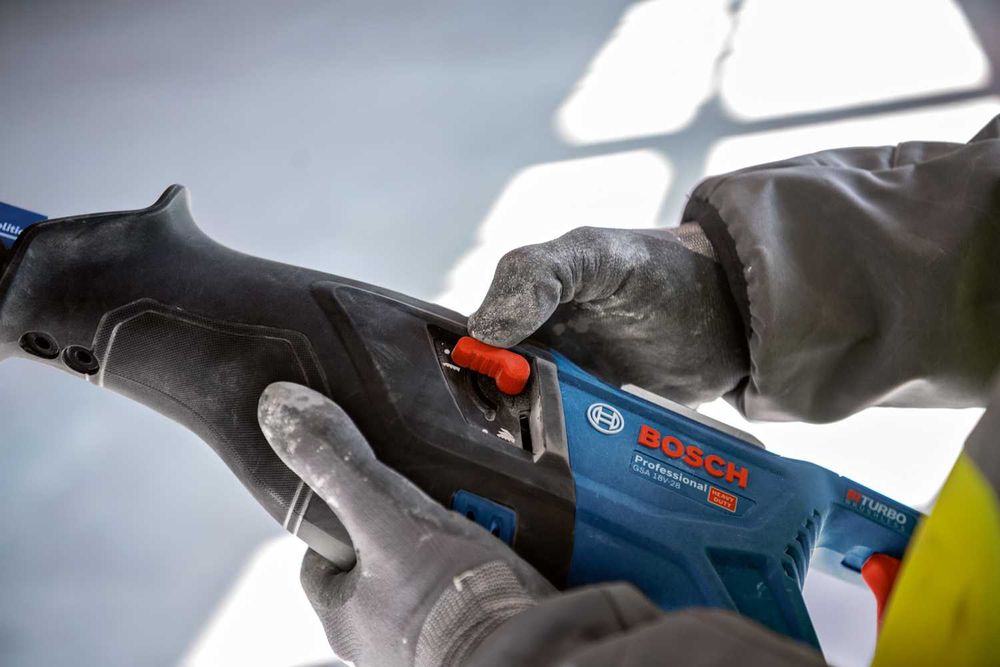 Аккумуляторная сабельная пила Bosch GSA 185-LI, SOLO (06016C0020)