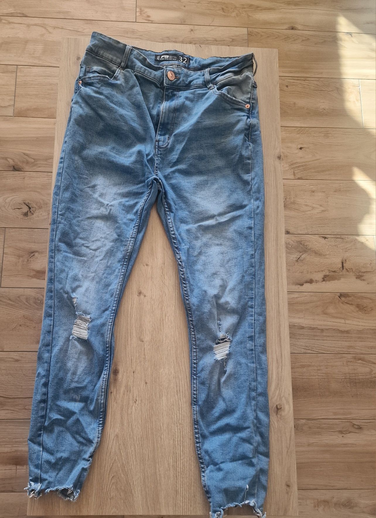 Jeans z przetarciami