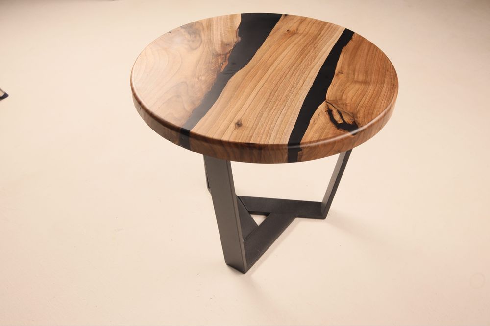 Кавовий стіл з горіху з епоксидною смолою