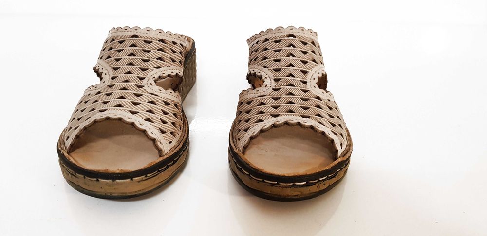 Klapki damskie COMFORTABEL skóra beżowe rozmiar 36, 38,39,40 SALE !!
