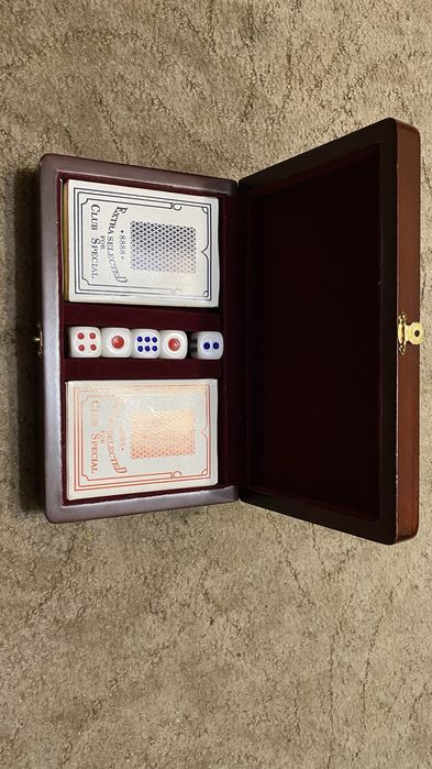 Гральний набір, карти для покеру та кості