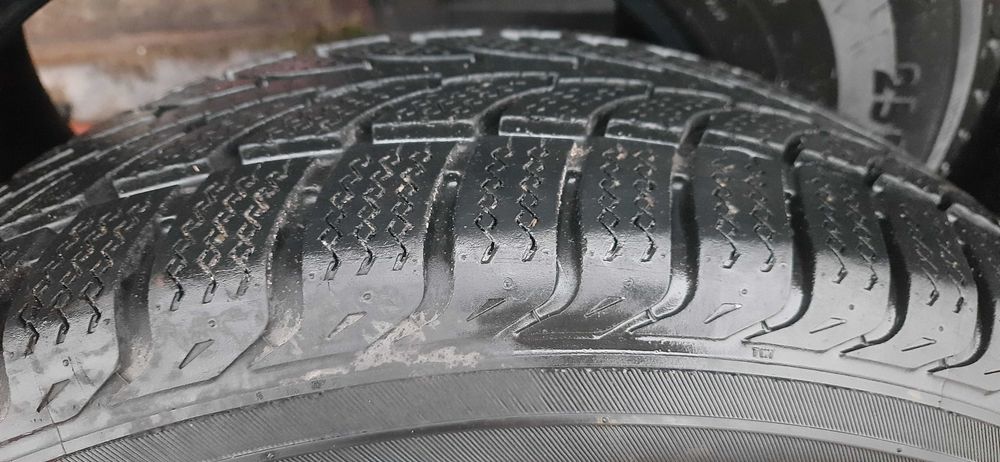 Продам шини Nokian WR 255/70 R16 зима