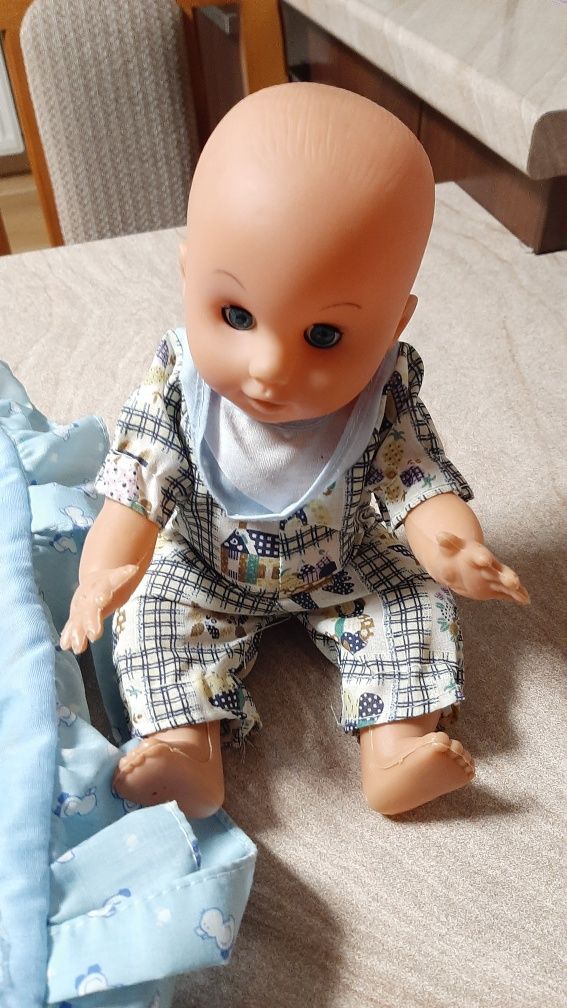 Lalka w beciku niebieskim