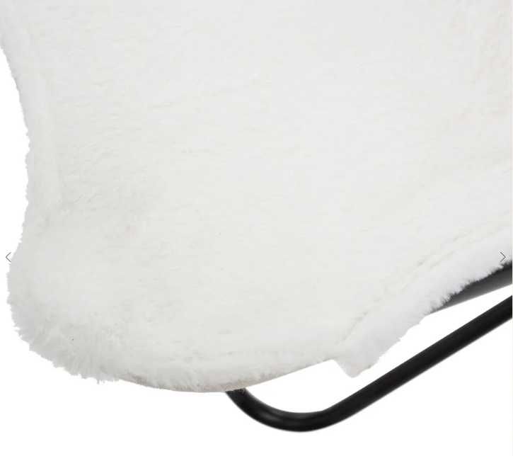Cadeira Pelucia Branca com Pernas Pretas
