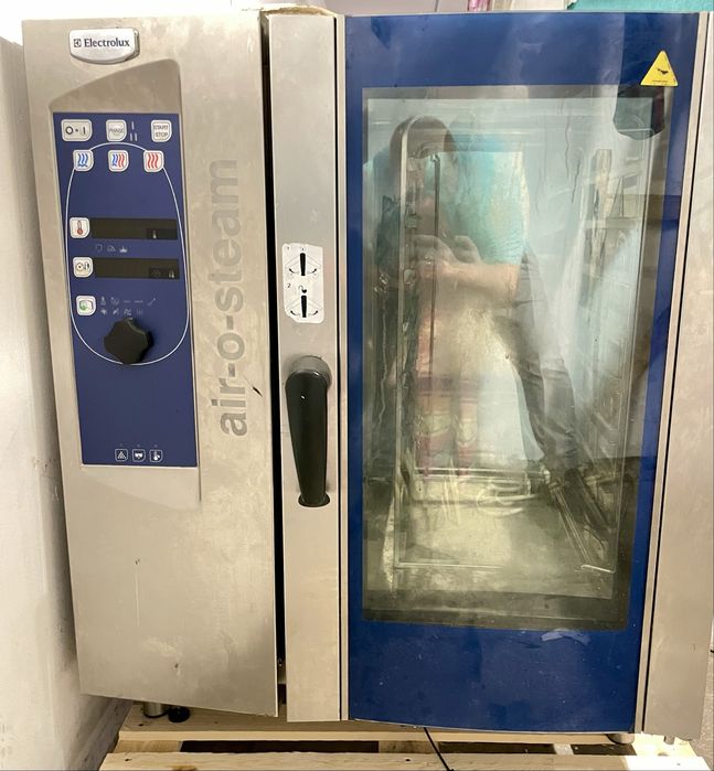 Uszkodzony elektryczny piec konwekcyjno parowy Electrolux 8GN 1/1 400V
