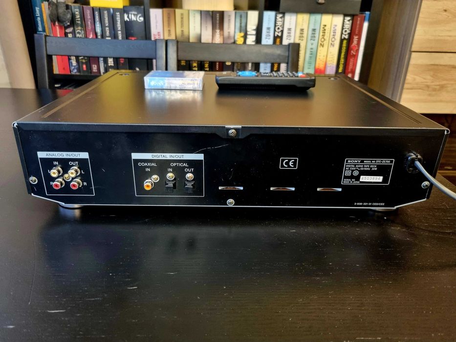 Magnetofon cyfrowy SONY DAT DTC-ZE700 + Pilot