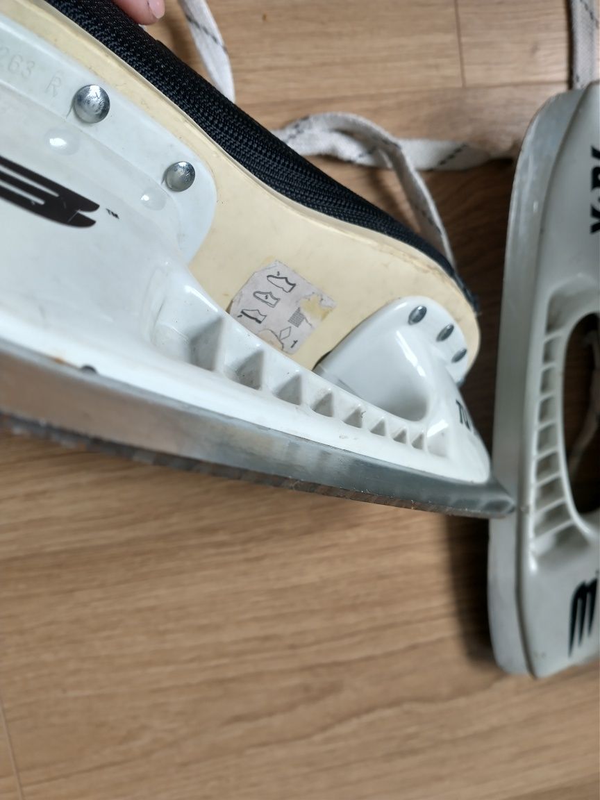 Łyżwy hokejowe Bauer rozmiar 42,5 dł wkładki 262mm rozmiar 7 1/2 D