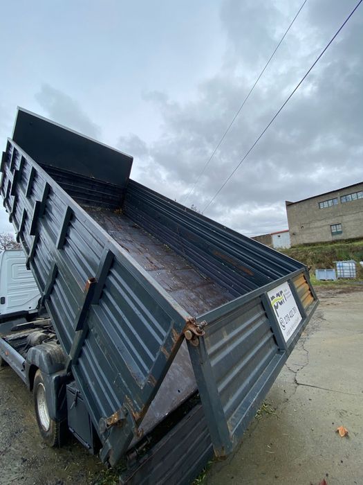 Camião basculante em excelente condições de mecânica .