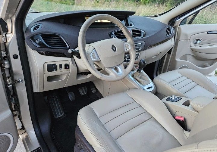 Renault Grand Scénic 2012