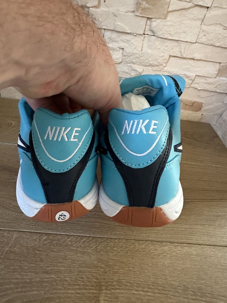 Кросівки футзалки Nike p.42 , 26 см нові оригінал