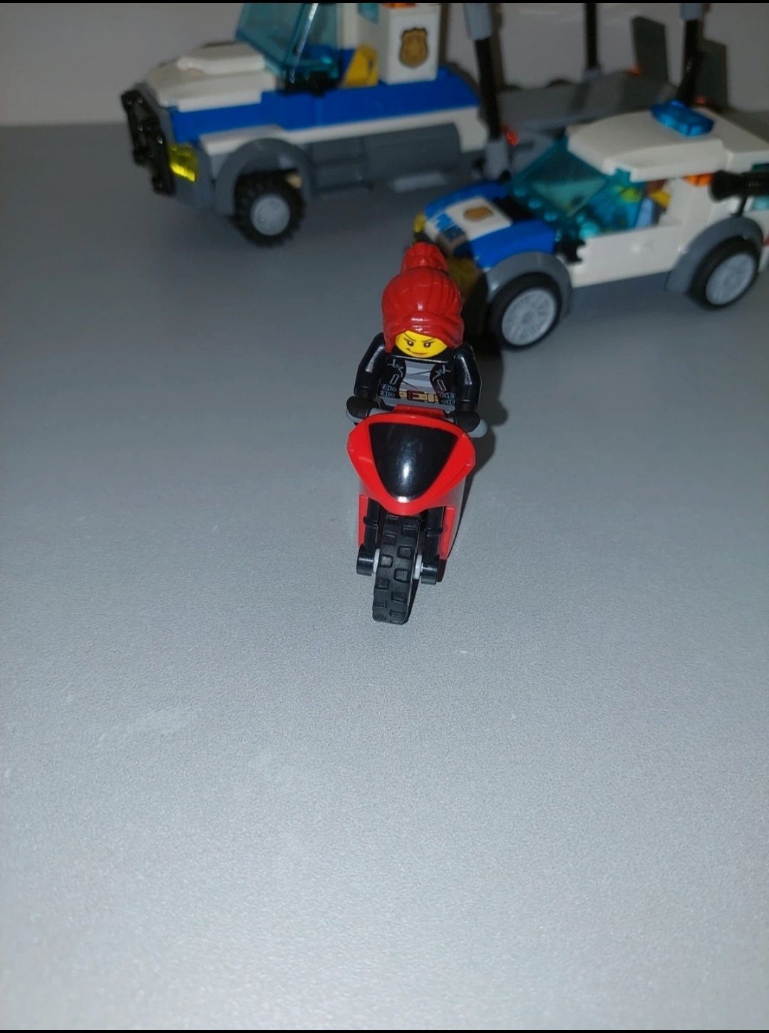 LEGO CITY policja police pościg 60143 skok na transporter