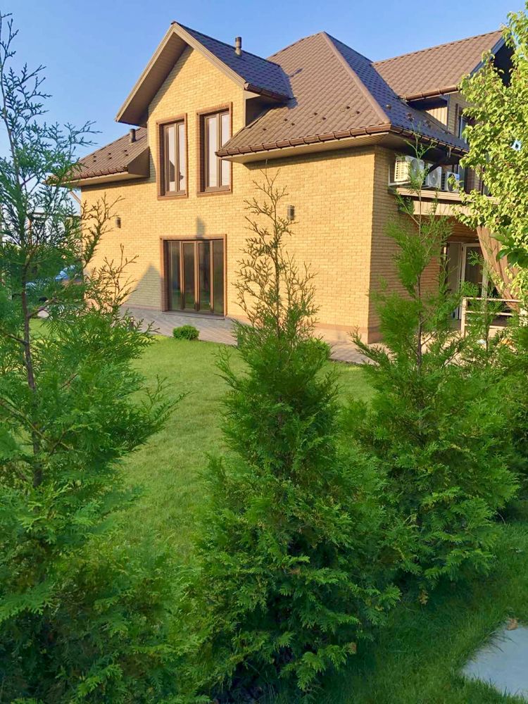 Продаж сучасного затишного будинку.