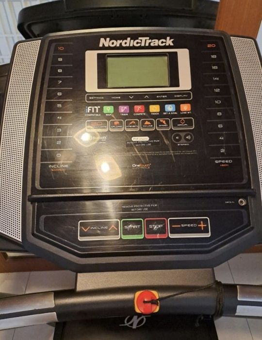 Duża solidna bieżnia z automatycznym wzniosem Szeroki Pas Dostawa