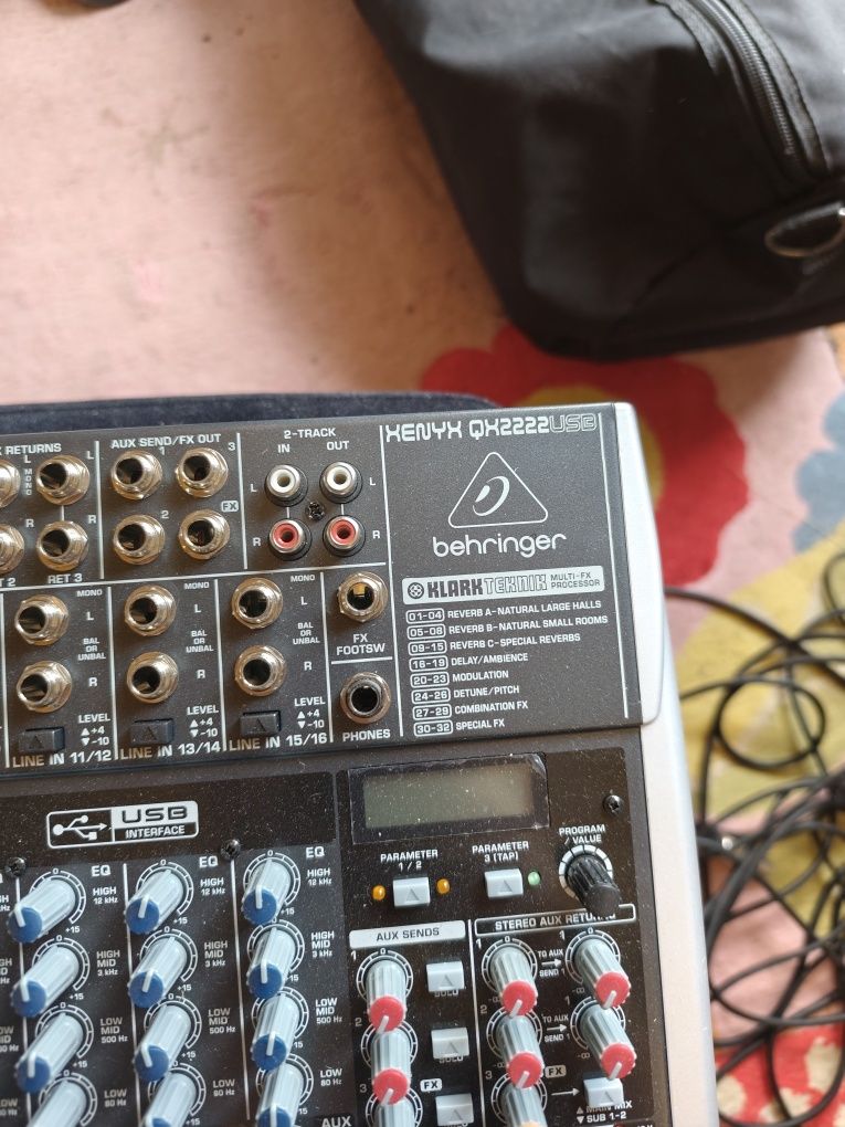 Behringer XENYX QX2222USB Mikser