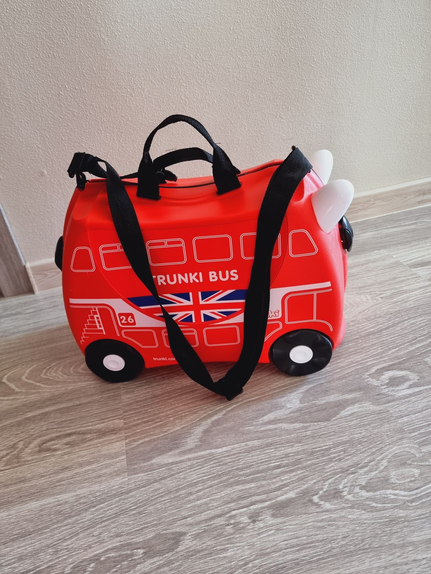 Чемодан на колесах Trunki