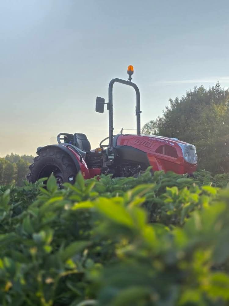 Trator McCormick x2 055