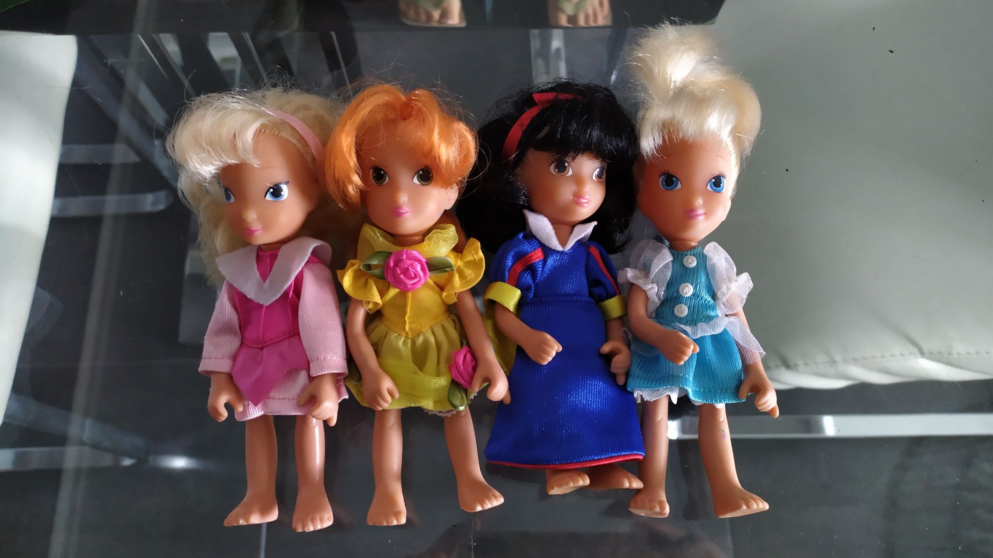 Conjunto RARO de 4 mini princesas Disney com mobílias