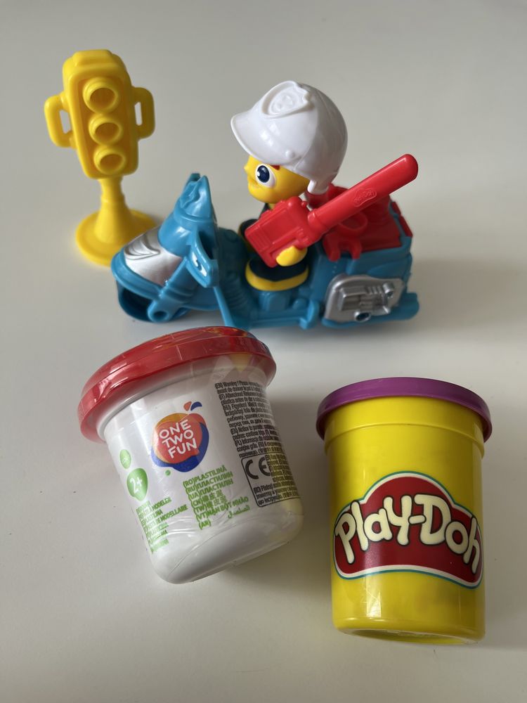 Play Doh zestaw zabawek Policja + ciastolina