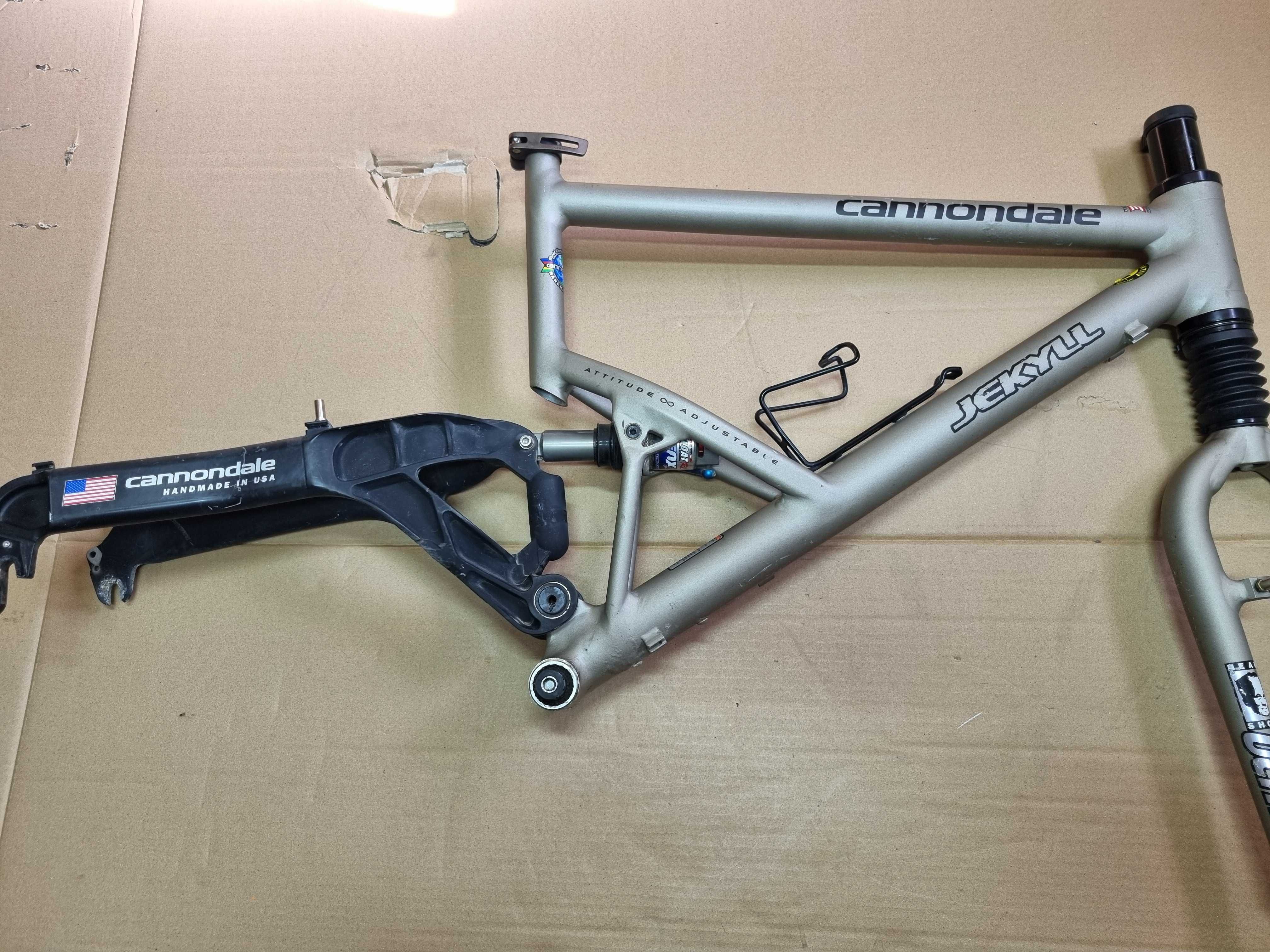 Rama typu full Cannondale Jekyll, pod 26, plus amortyzator