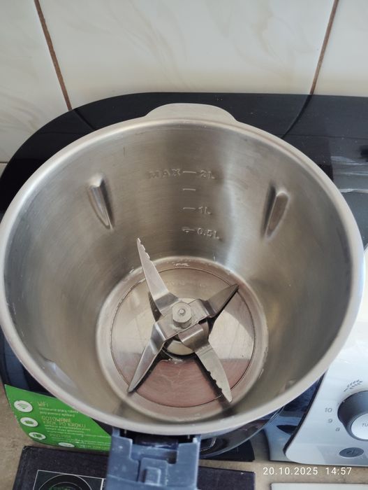 Robot kuchenny wielofunkcyjny