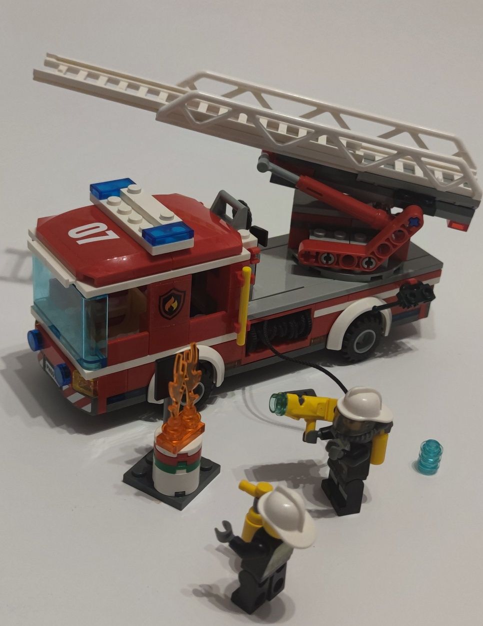 Klocki LEGO City 60107 - Wóz strażacki z drabiną