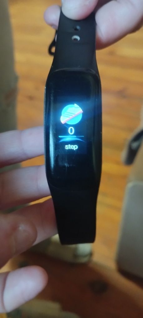 Sprzedam smartwatch damski lub dla dziecka .