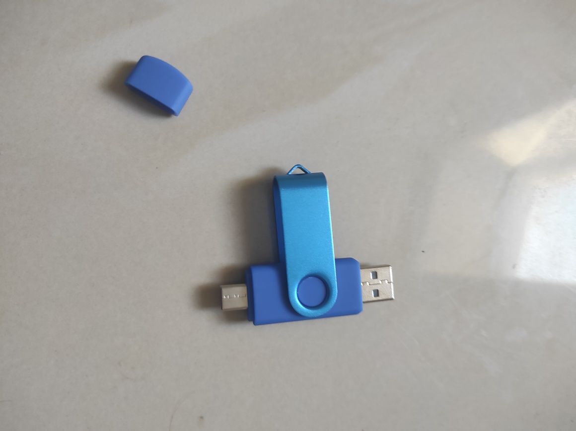 Флешка 16 GB Синяя.