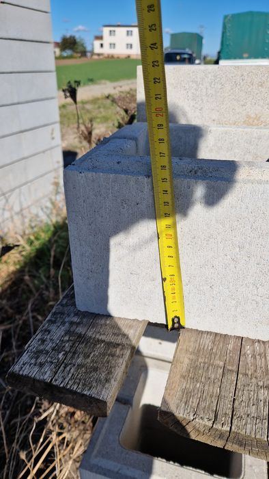 Pustak ogrodzeniowy biały