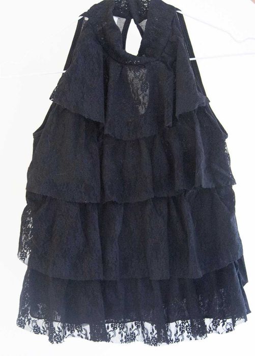 BLusa preta com folhos