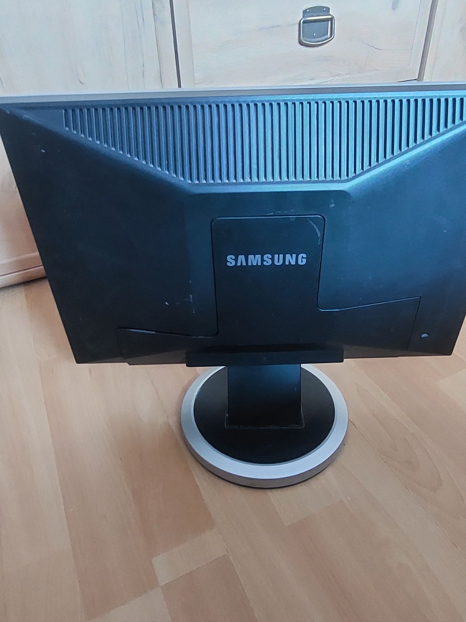 Monitor SAMSUNG 940NW sprawny!