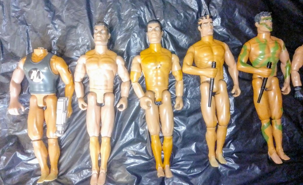 Action Man vários modelos para reaproveitar. Tudo 15€.