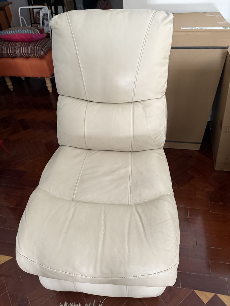 Sofa beje de pele 3 lugares