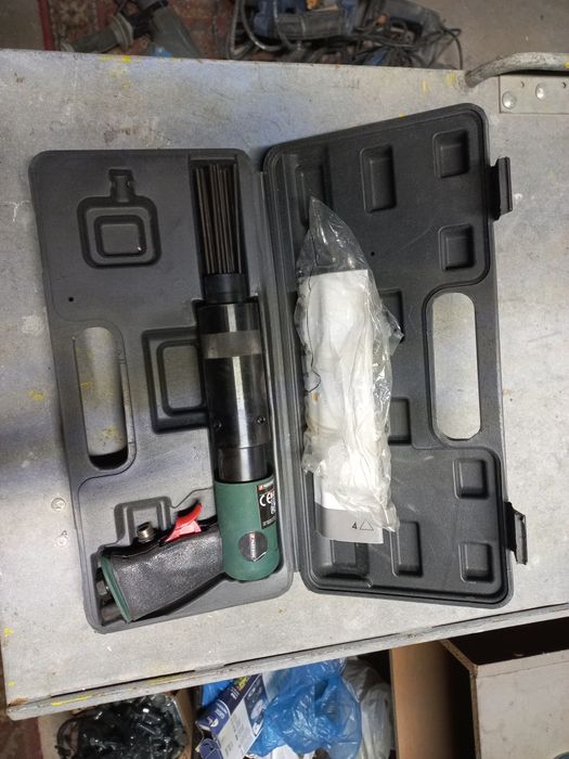 Pistolet do czyszczenia stali